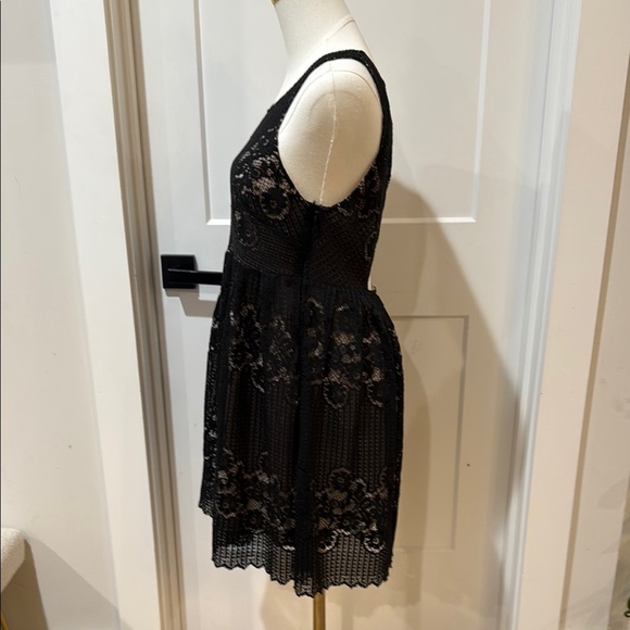 Free People Size 6 Black and Tan Halter sleeveless Mini Dress Lace Flare - Picture 4 of 5